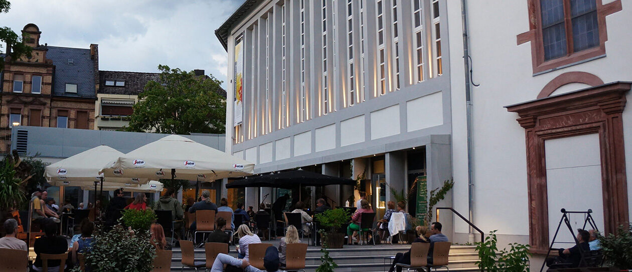 Vorplatz der alten Johanneskirche.